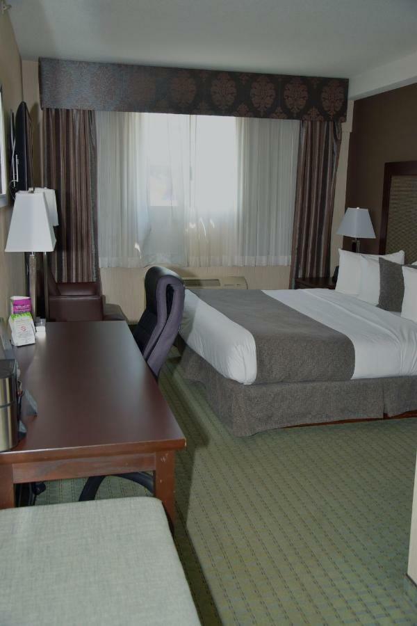 Coast Lethbridge Hotel & Conference Centre Exterior photo